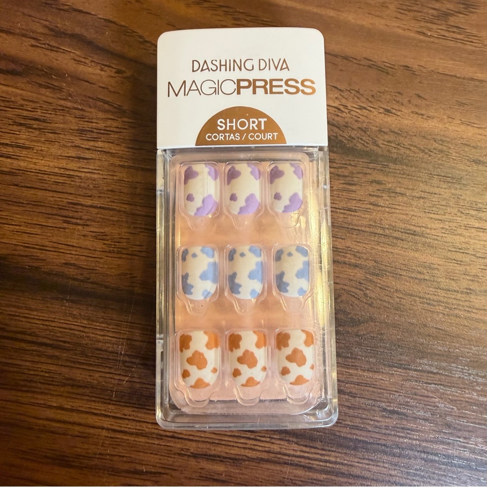 BNWT Dashing Diva MagicPress Matte Press On Nail Kit - Short Squoval - Holy Cow